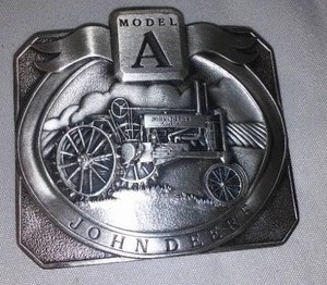 lot 496 image: John Deere BELT BUCKLE Model A 1989.