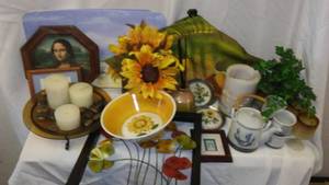 lot 520 image: Huge Lot Of Decor.