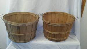 lot 528 image: (2) Wood Bushel Baskets - Nice No SHIPPING