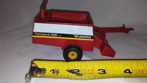 lot 557 image: Versatile Trans Axial 2000 Pull Behind Combine