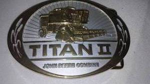 lot 564 image: John Deere Belt Buckle Titan II