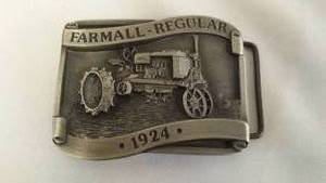 lot 573 image: BELT BUCKLE Farmall - Regular 1924