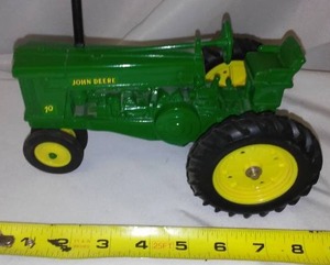 lot 607 image: John Deere 70 Model. ERTL