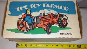lot 622 image: Allis - Chalmers D99 Toy Farmer