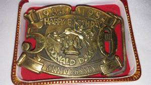 lot 628 image: Donald Duck BELT BUCKLE 50th Anniversary