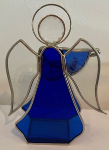 lot 64 image: 5 Cobalt Blue Stained Glass Angel Figurines