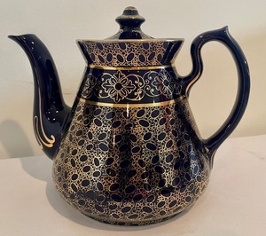 lot 79 image: Two Vintage Teapots by Hall