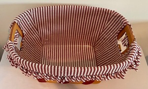 lot 77 image: Lovely Large Longaberger Basket