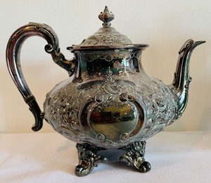 lot 96 image: Vintage Reed & Barton Regent Hand Chased Silver Plated Grouping