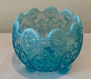 lot 175 image: Vintage Northwood Opalescent Pearl Flowers Footed Vase