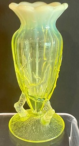 lot 43 image: Antique Northwoods Vaseline Glass Opalescent Twigs Vase