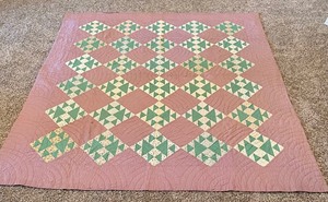 lot 109 image: Quaint Vintage Quilt