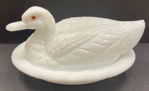 lot 104 image: Milk Glass Chicken Dish and 4 Candle Holders