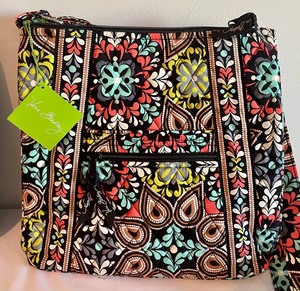 lot 107 image: 2 Vera Bradley Handbags