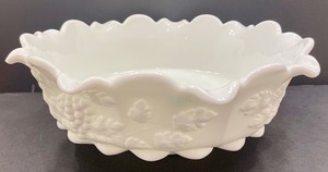 lot 103 image: Three Pieces of Vintage Milk Glass