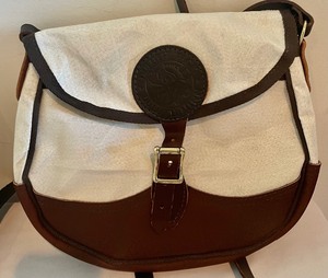 lot 108 image: 2 Duluth Pack Handbags