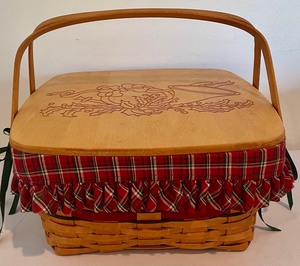 lot 111 image: Lovely Longaberger Basket with Designed Wooden Lid