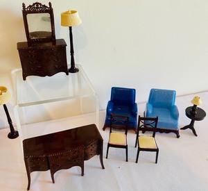 lot 201 image: Darling Vintage Doll House Furniture