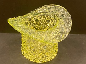 lot 29 image: Fenton Colonial Uranium Glass Hat Toothpick Holder