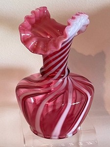 lot 24 image: Five Pieces of Vintage Cranberry Glass including Fenton Cranberry Pink Spiral Optic Fan Vase
