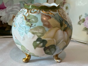 lot 309 image: Three Beautiful Vintage Floral Decorative Glassware Pieces