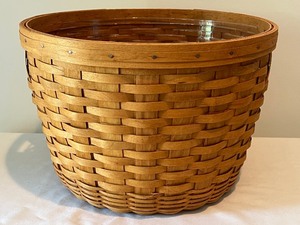 lot 168 image: 1998 Longaberger Bushel Basket with Handles