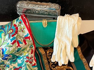 lot 165 image: Vintage Oscar de la renta Scarf, Vintage Handbag, Vintage Gloves, Vintage Dreser Box