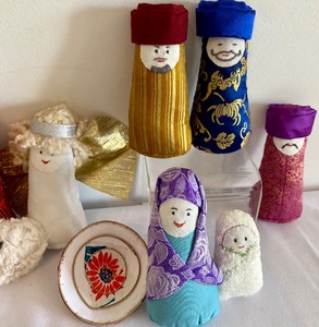 lot 224 image: Ethnic Doll Figurines
