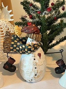 lot 156 image: Boyds Bear Carved Snowman and Variety of Holiday Decorations