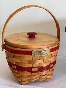 lot 339 image: Christmas Collection Longaberger Baskets including Longaberger 1994 Edition Jingle Bell Basket
