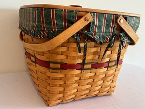 lot 337 image: Longaberger 1995 Holiday Sleigh Basket