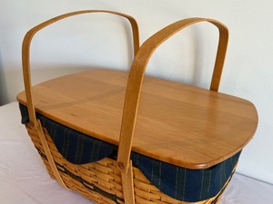 lot 336 image: Large Longaberger Picnic Style Basket
