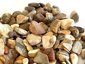lot 327 image: Beautiful Variety of Polished Agates