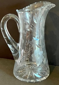 lot 320 image: Two Beautiful Vintage Cut Glass Pitchers
