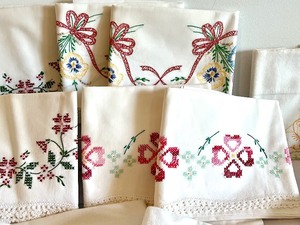 lot 315 image: Variety of Lovely Vintage Pillow Cases