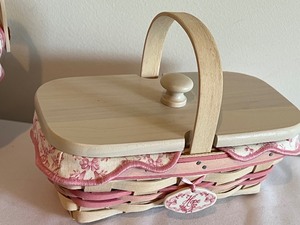 lot 223 image: 2 Pretty Longaberger Baskets