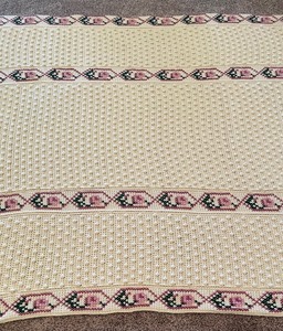lot 267 image: Adorable Floral Accented Afghan
