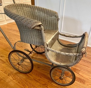 lot 275 image: Vintage Stroller