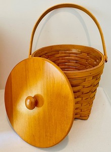 lot 290 image: 3 Longaberger Baskets with Lids