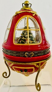 lot 351 image: Valerie Parr Hill Festive Holiday Egg Decor