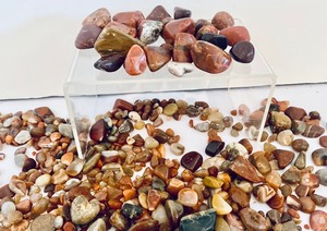 lot 361 image: Sensational Shiny Agates