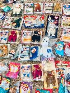 lot 359 image: Small Beanie Babies in Original Packaging