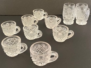lot 365 image: Vintage Miniature Glassware Items