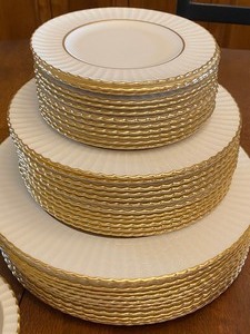 lot 378 image: Set of Lenox Colonnade Dishes