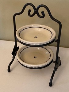 lot 376 image: Longaberger Collectors Club Miniature Two Pie Server and Two Pie Plates