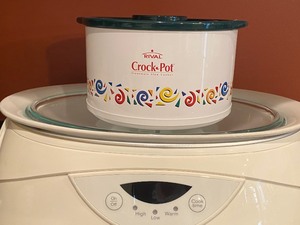 lot 372 image: Corning Ware Crock Pot and Rival Small Crock Pot