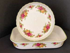 lot 343 image: Four Royal Albert Old Country Roses Serving Dishes