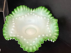 lot 342 image: Array of Beautiful Vintage Glassware including Hobnail Items