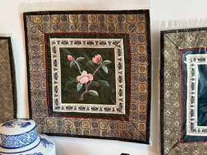 lot 298 image: Fun Asian Themed Decorative Items