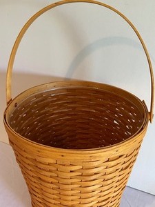 lot 388 image: Longaberger Bankers Wastebasket